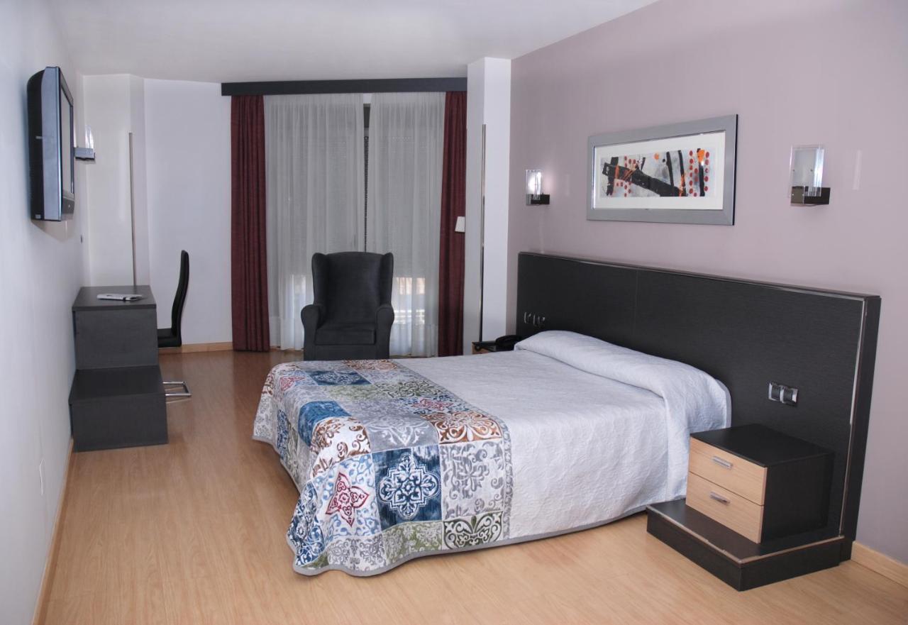 Hotel Villa De Cacabelos 外观 照片